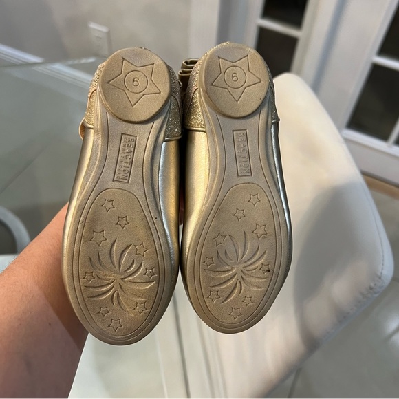 Kenneth Cole Reaction gold toddler shoes size 9 - Picture 6 of 7